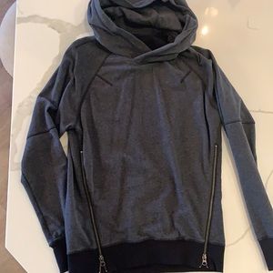 Lululemon sweatshirt size 6